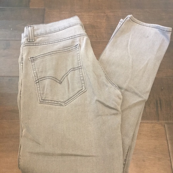 LEVI’S skinny leg, stretch jeans. Size 29x30! - Picture 2 of 4